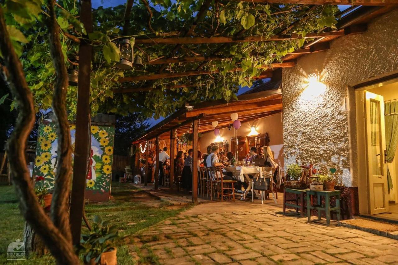 Salas Isailovi Sremska Mitrovica Exterior foto