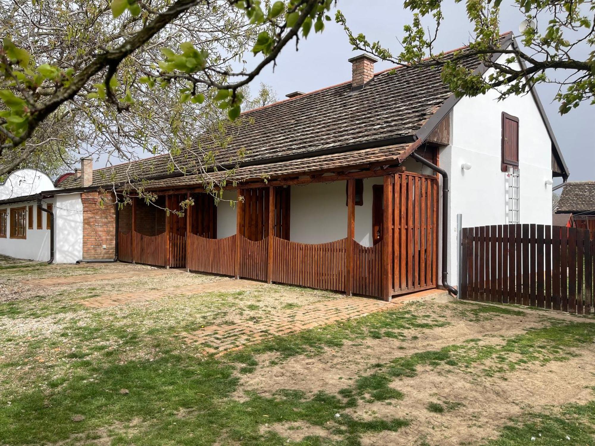 Salas Isailovi Sremska Mitrovica Exterior foto