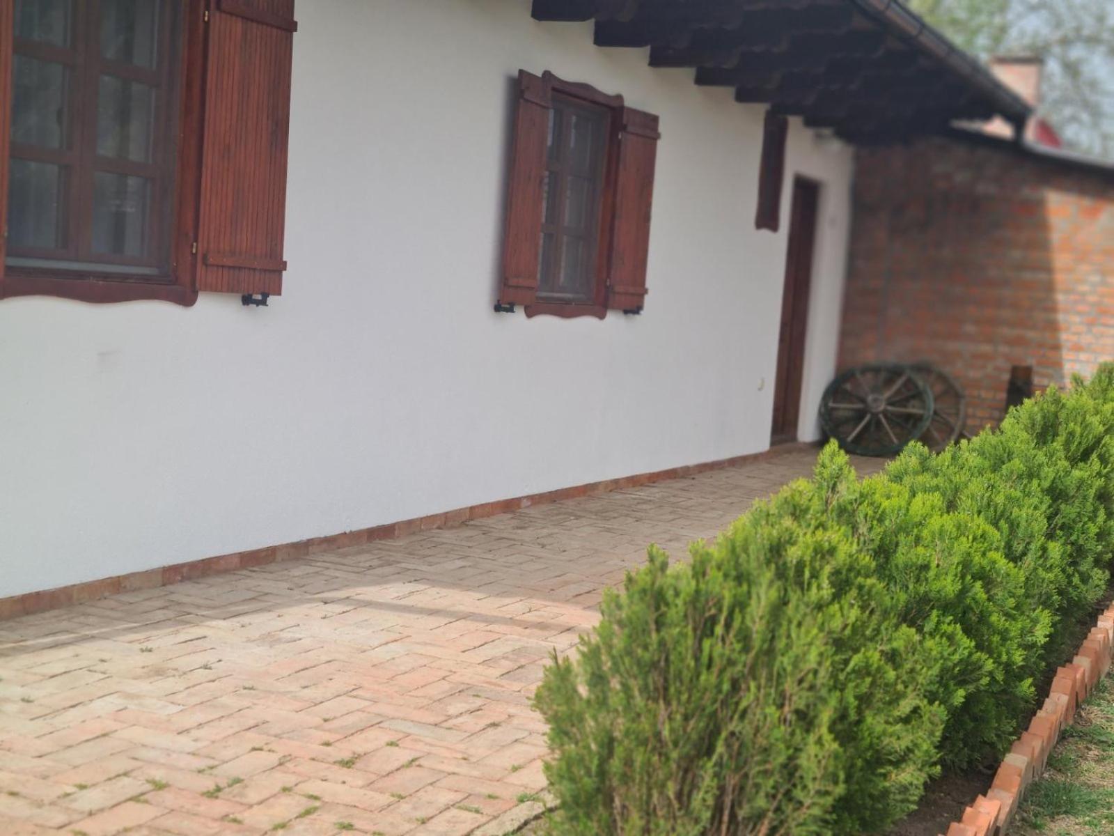 Salas Isailovi Sremska Mitrovica Exterior foto